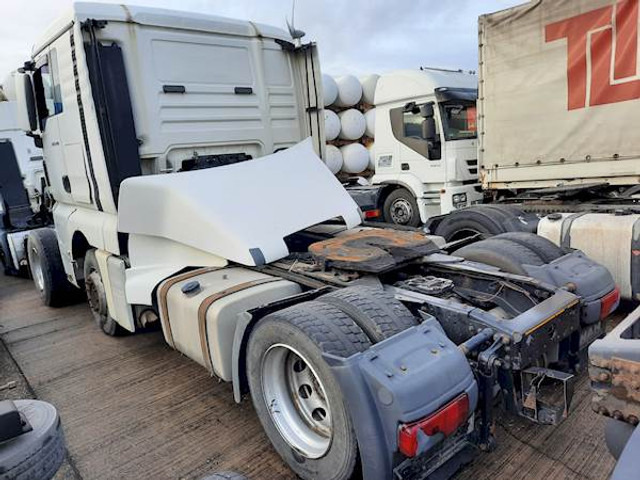 MAN TGX 18.400 - Nyergesvontató: 4 kép. MAN TGX 18.400 - Nyergesvontató: 4 kép.