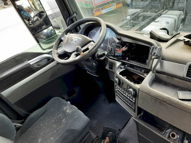 MAN TGX 18.400 - Nyergesvontató: 5 kép. MAN TGX 18.400 - Nyergesvontató: 5 kép.