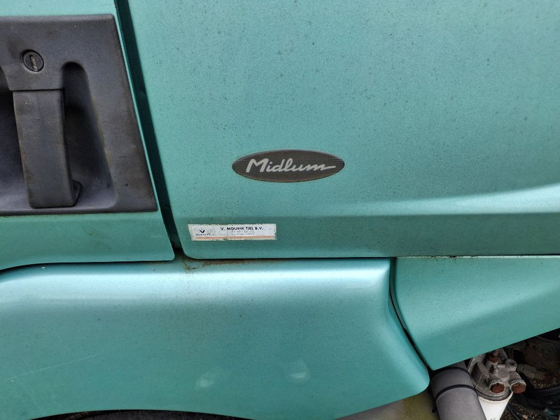 Renault MIDLUM 150-08/B - Dobozos felépítményű teherautó: 4 kép. Renault MIDLUM 150-08/B - Dobozos felépítményű teherautó: 4 kép.