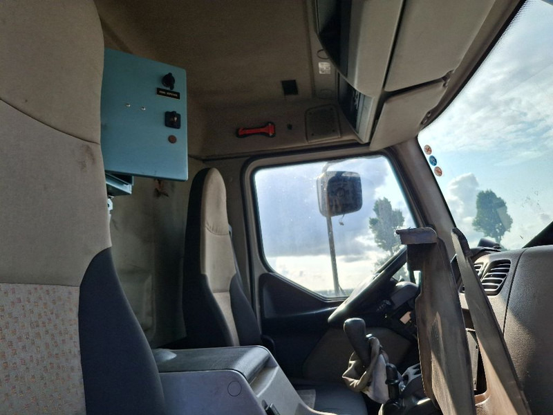 Tartályos teherautó Renault MIDLUM 280DXI: 15 kép.