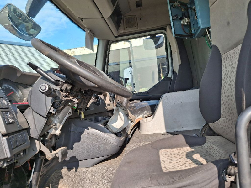 Renault MIDLUM 280DXI - Tartályos teherautó: 3 kép. Renault MIDLUM 280DXI - Tartályos teherautó: 3 kép.