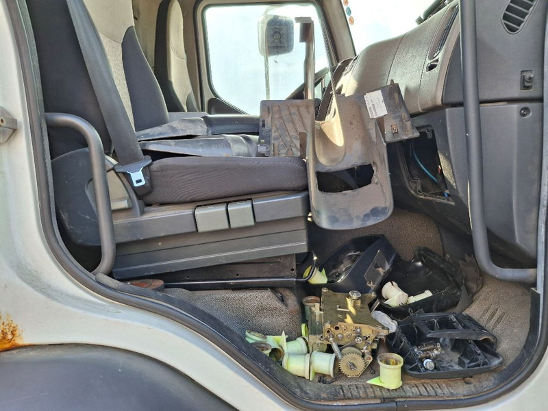 Tartályos teherautó Renault MIDLUM 280DXI: 14 kép.