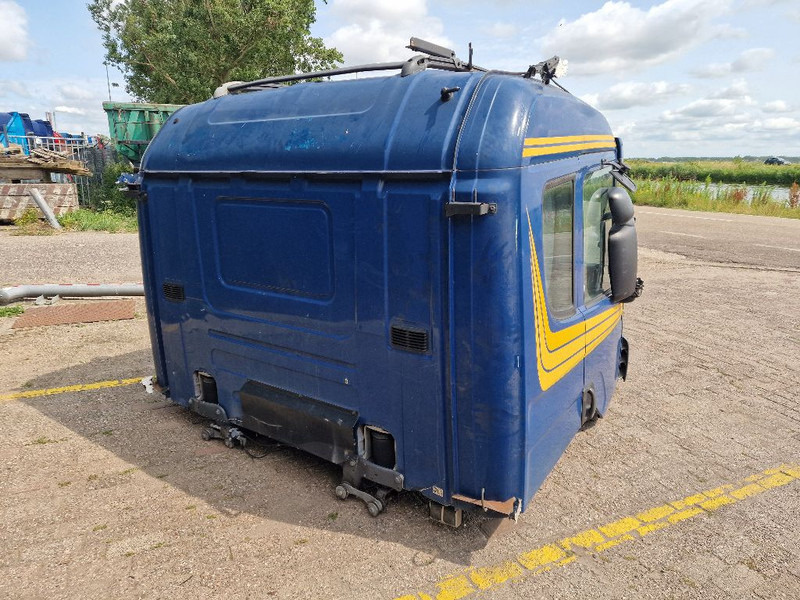 Scania R124 SLEEPER CAB - Fülke és belső tér: 4 kép. Scania R124 SLEEPER CAB - Fülke és belső tér: 4 kép.