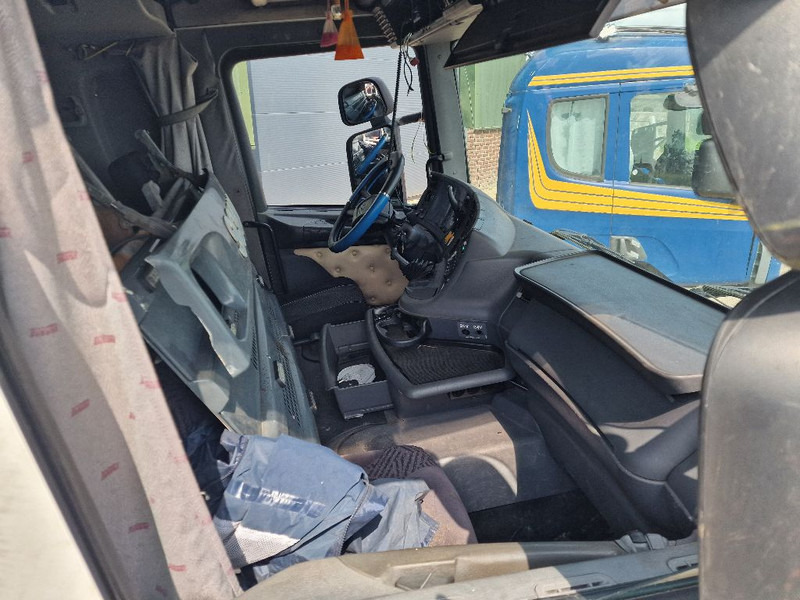 Scania R124 topline cabin - Fülke és belső tér: 5 kép. Scania R124 topline cabin - Fülke és belső tér: 5 kép.