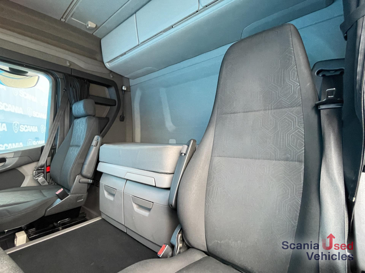 SCANIA R 410 A4x2NA RETARDER ADR FL LED ACC - Nyergesvontató: 5 kép. SCANIA R 410 A4x2NA RETARDER ADR FL LED ACC - Nyergesvontató: 5 kép.