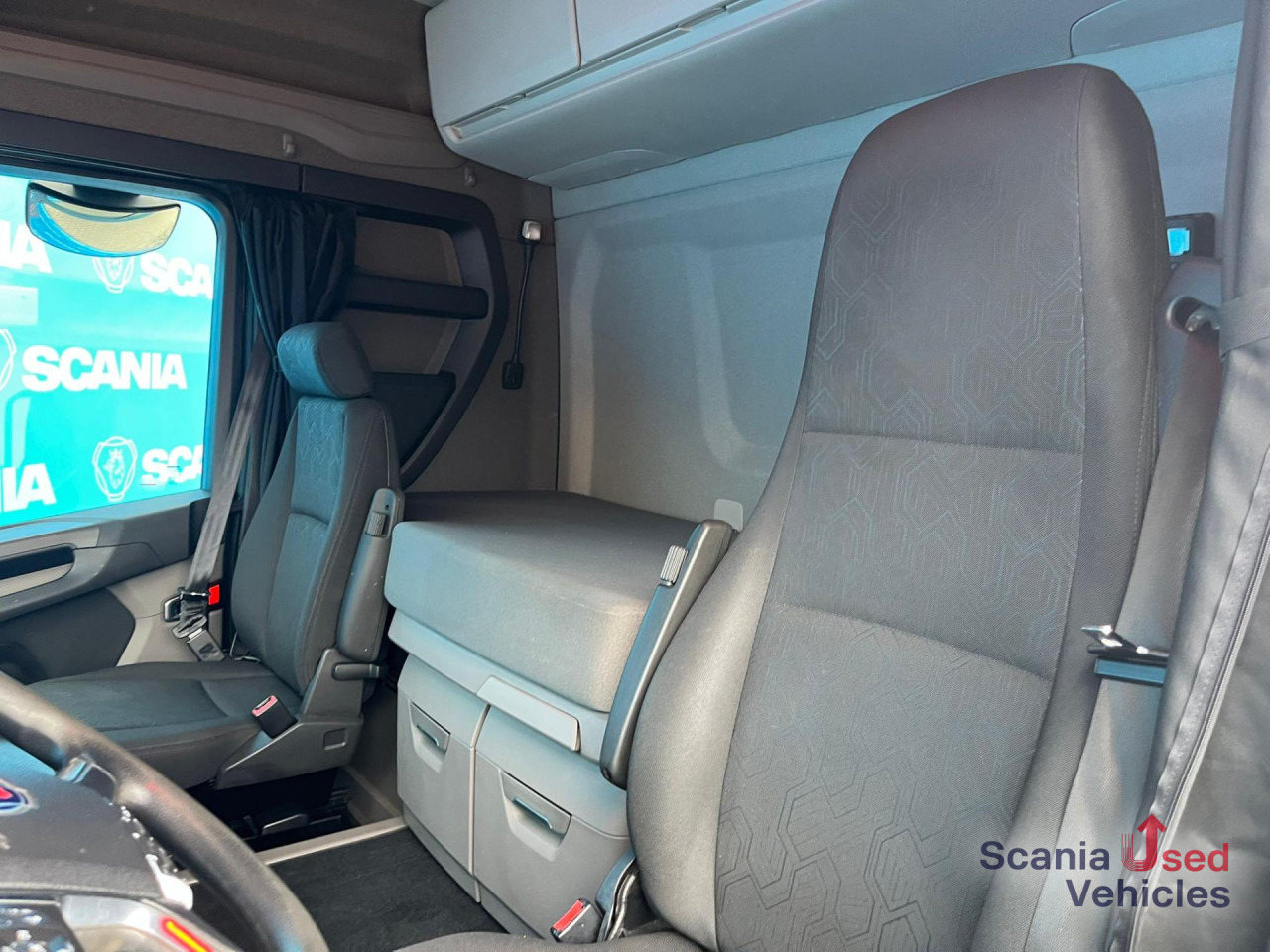 SCANIA R 410 A4x2NA RETARDER ADR FL LED ACC - Nyergesvontató: 3 kép. SCANIA R 410 A4x2NA RETARDER ADR FL LED ACC - Nyergesvontató: 3 kép.