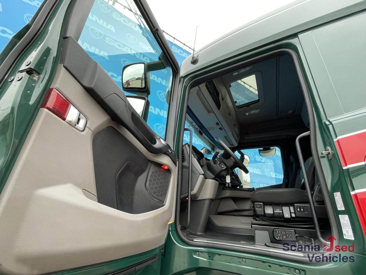 SCANIA R 410 A4x2NA RETARDER ADR FL LED ACC - Nyergesvontató: 3 kép. SCANIA R 410 A4x2NA RETARDER ADR FL LED ACC - Nyergesvontató: 3 kép.