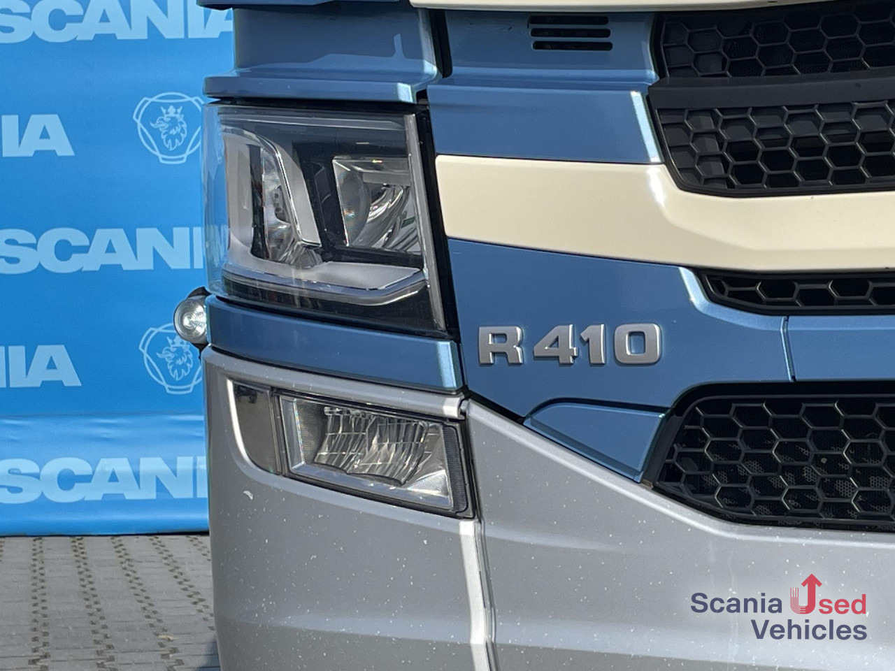 SCANIA R 410 A4x2NA RETARDER LED LNG SMART 2 P-AIRCO - Nyergesvontató: 3 kép. SCANIA R 410 A4x2NA RETARDER LED LNG SMART 2 P-AIRCO - Nyergesvontató: 3 kép.
