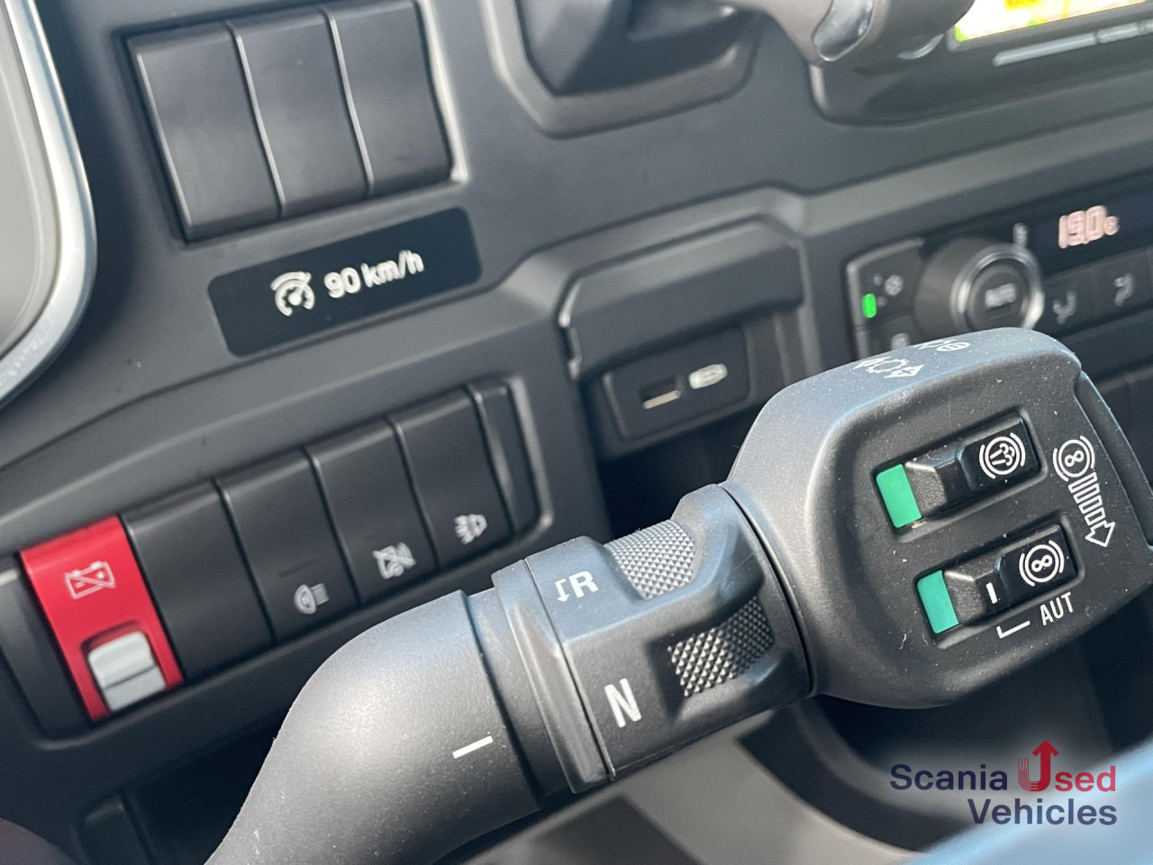 SCANIA R 410 A4x2NA RETARDER LED NAVI - Nyergesvontató: 4 kép. SCANIA R 410 A4x2NA RETARDER LED NAVI - Nyergesvontató: 4 kép.