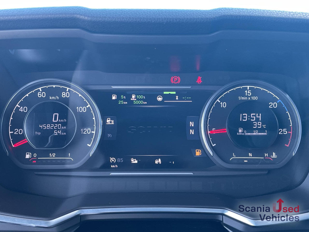 SCANIA R 410 A4x2NA RETARDER LED NAVI - Nyergesvontató: 4 kép. SCANIA R 410 A4x2NA RETARDER LED NAVI - Nyergesvontató: 4 kép.