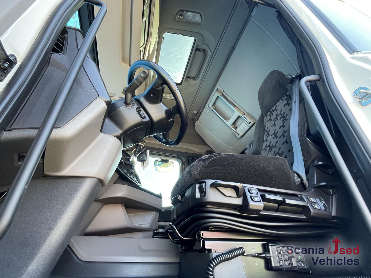SCANIA R 450 A4x2LA DIFF-L RETARDER 8T PTO P-AIRCO ACC - Nyergesvontató: 3 kép. SCANIA R 450 A4x2LA DIFF-L RETARDER 8T PTO P-AIRCO ACC - Nyergesvontató: 3 kép.