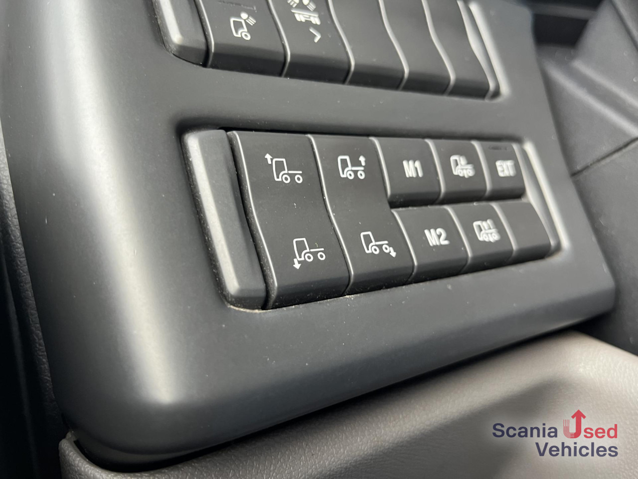 SCANIA R 450 A4x2N RETARDER 8T FULL AIR DIFF-L P-AIRCO - Nyergesvontató: 4 kép. SCANIA R 450 A4x2N RETARDER 8T FULL AIR DIFF-L P-AIRCO - Nyergesvontató: 4 kép.