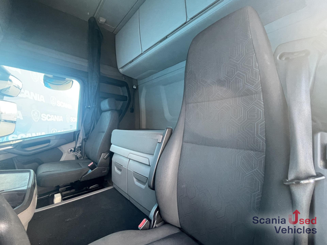 SCANIA R 450 A4x2NA DIFF-L RETARDER ADR-FL PARK AIRCO - Nyergesvontató: 5 kép. SCANIA R 450 A4x2NA DIFF-L RETARDER ADR-FL PARK AIRCO - Nyergesvontató: 5 kép.