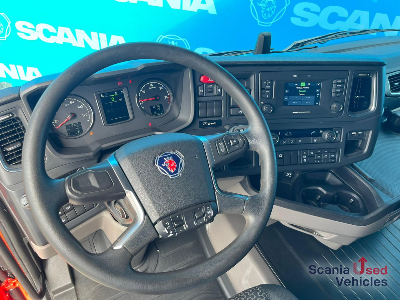 SCANIA R 450 A4x2NA RETARDER 8T DIFF-L HYDRO LOW MILEAGE - Nyergesvontató: 5 kép. SCANIA R 450 A4x2NA RETARDER 8T DIFF-L HYDRO LOW MILEAGE - Nyergesvontató: 5 kép.