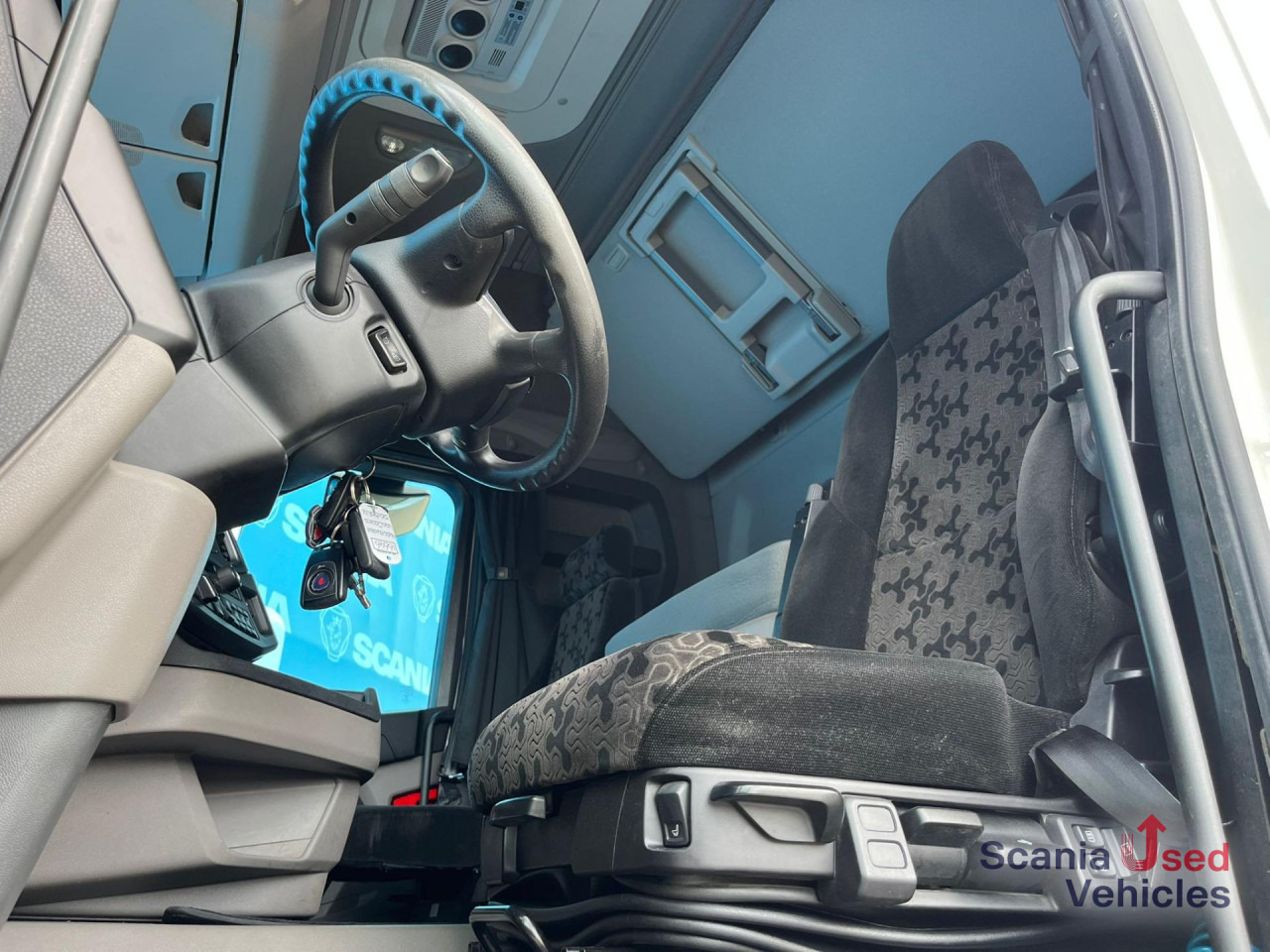 SCANIA R 450 A4x2NA RETARDER DIFF-L PARK COOL SMART2 - Nyergesvontató: 2 kép. SCANIA R 450 A4x2NA RETARDER DIFF-L PARK COOL SMART2 - Nyergesvontató: 2 kép.