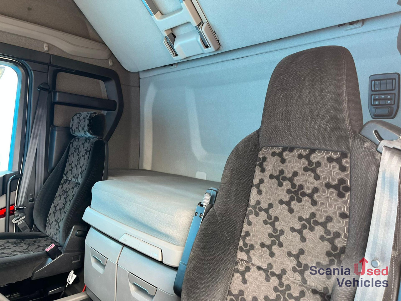 SCANIA R 450 A4x2NA RETARDER DIFF-L SMART2 ACC - Nyergesvontató: 4 kép. SCANIA R 450 A4x2NA RETARDER DIFF-L SMART2 ACC - Nyergesvontató: 4 kép.
