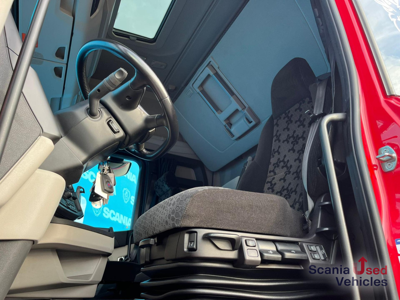SCANIA R 450 A4x2NA RETARDER LED NAVI PTO - Nyergesvontató: 2 kép. SCANIA R 450 A4x2NA RETARDER LED NAVI PTO - Nyergesvontató: 2 kép.