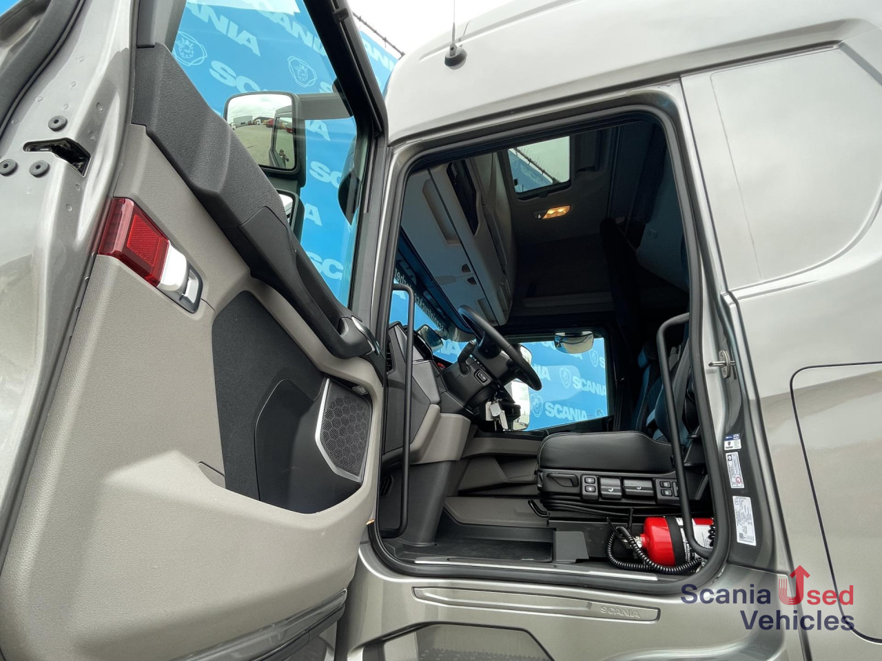 SCANIA R 460 A4x2EB MEGA VOLUME RETARDER DIFF-L SMART2 - Nyergesvontató: 2 kép. SCANIA R 460 A4x2EB MEGA VOLUME RETARDER DIFF-L SMART2 - Nyergesvontató: 2 kép.
