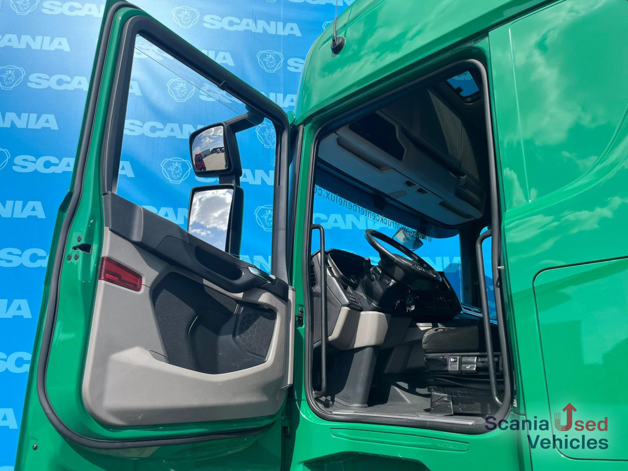 SCANIA S 450 A4x2NB RETARDER 8T FULL AIR PARK AIRCO - Nyergesvontató: 3 kép. SCANIA S 450 A4x2NB RETARDER 8T FULL AIR PARK AIRCO - Nyergesvontató: 3 kép.