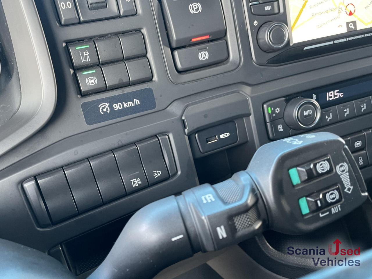 SCANIA S 500 A6x2/4NB RETARDER FULL AIR P-AIRCO ACC - Nyergesvontató: 3 kép. SCANIA S 500 A6x2/4NB RETARDER FULL AIR P-AIRCO ACC - Nyergesvontató: 3 kép.