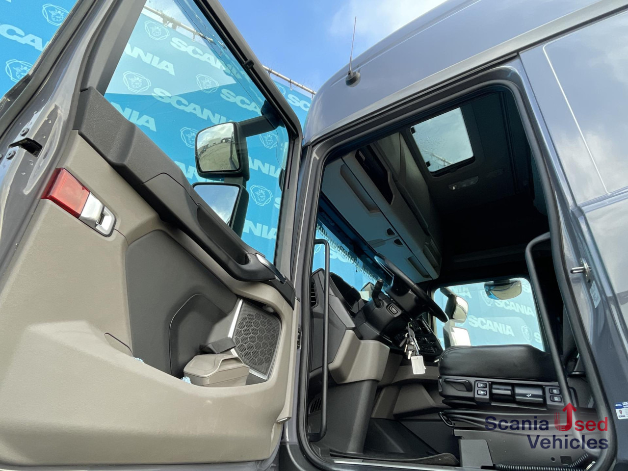 SCANIA S 500 A6x2/4NB RETARDER FULL AIR P-AIRCO ACC - Nyergesvontató: 4 kép. SCANIA S 500 A6x2/4NB RETARDER FULL AIR P-AIRCO ACC - Nyergesvontató: 4 kép.