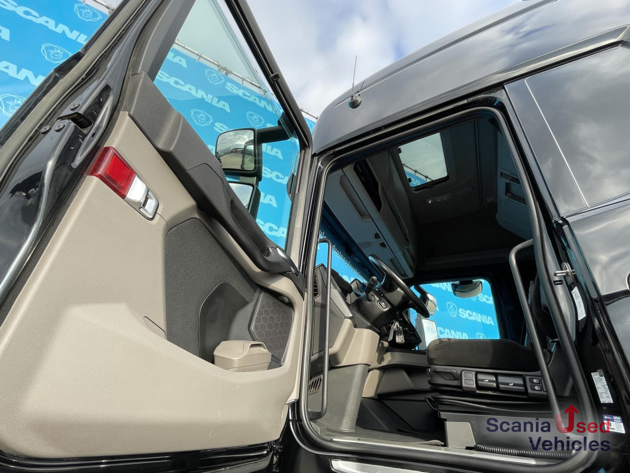 SCANIA S 530 A4x2NA DIFF-L RETARDER PARK AIRCO LED ACC - Nyergesvontató: 4 kép. SCANIA S 530 A4x2NA DIFF-L RETARDER PARK AIRCO LED ACC - Nyergesvontató: 4 kép.