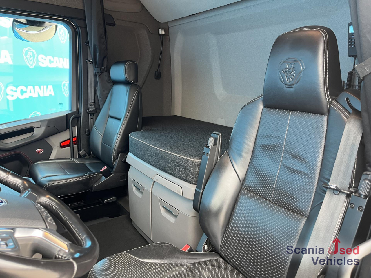 SCANIA S 590 A4x2NA V8 RETARDER DIFF-L 8T NAVI LED ALCOA - Nyergesvontató: 5 kép. SCANIA S 590 A4x2NA V8 RETARDER DIFF-L 8T NAVI LED ALCOA - Nyergesvontató: 5 kép.