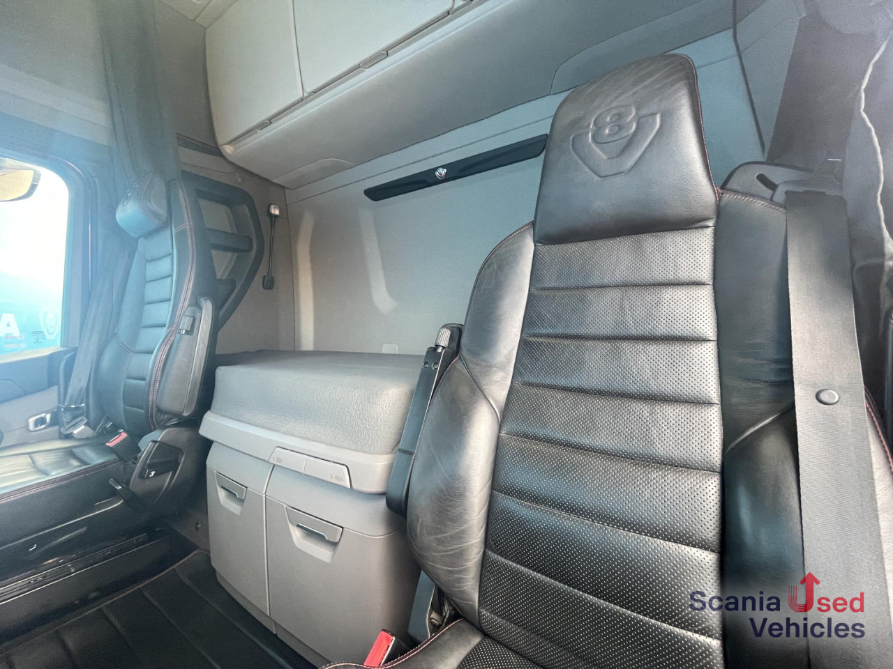 SCANIA S 730 A4x2NB DIFF-L RETARDER FULL AIR P-AIRCO V8 - Nyergesvontató: 5 kép. SCANIA S 730 A4x2NB DIFF-L RETARDER FULL AIR P-AIRCO V8 - Nyergesvontató: 5 kép.