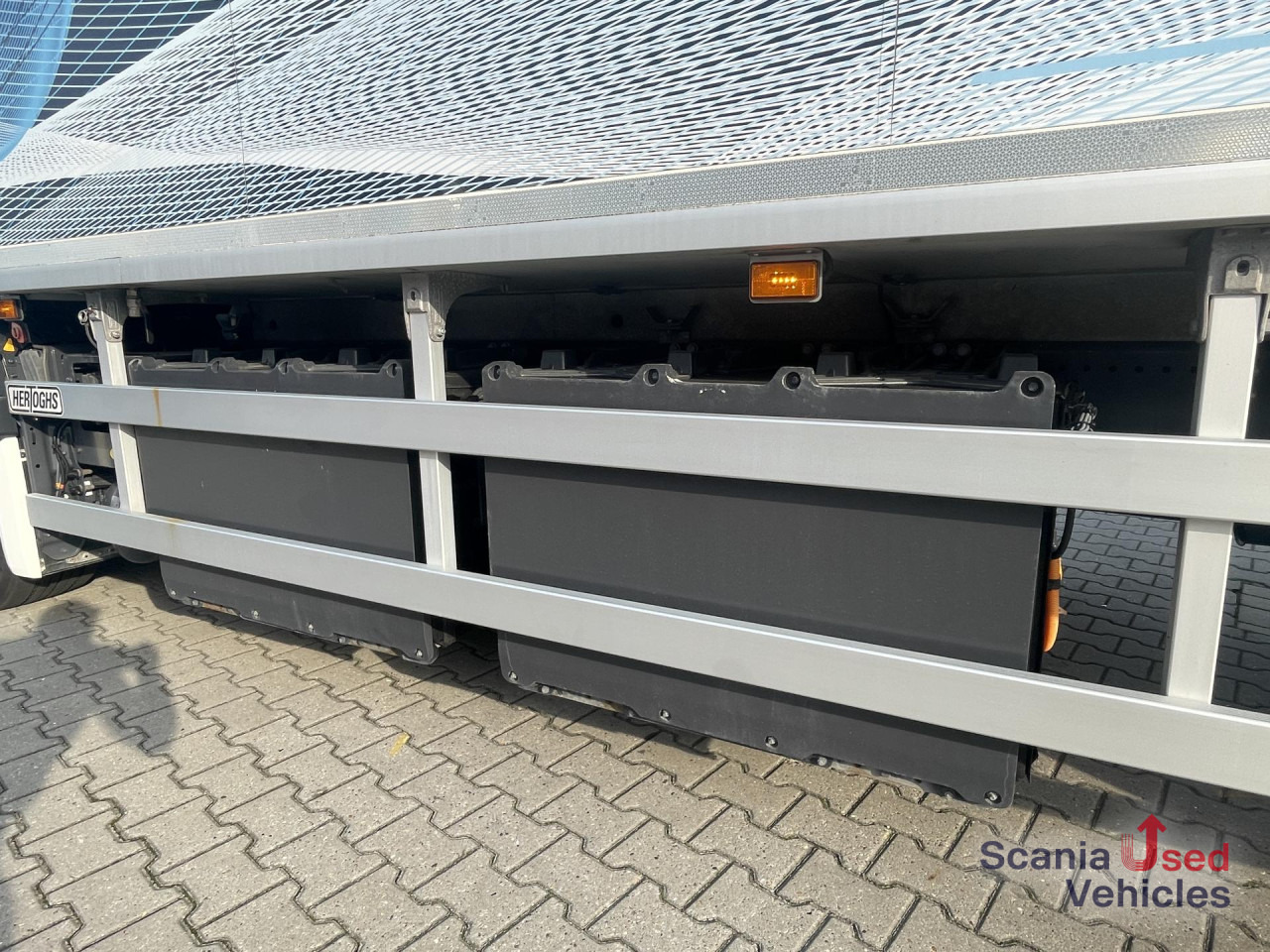 SCANIA P 230 B4x2NA ELECTRIC TAIL LIFT 2.5T 760X250X264CM - Dobozos felépítményű teherautó, Elektromos teherautó: 4 kép. SCANIA P 230 B4x2NA ELECTRIC TAIL LIFT 2.5T 760X250X264CM - Dobozos felépítményű teherautó, Elektromos teherautó: 4 kép.