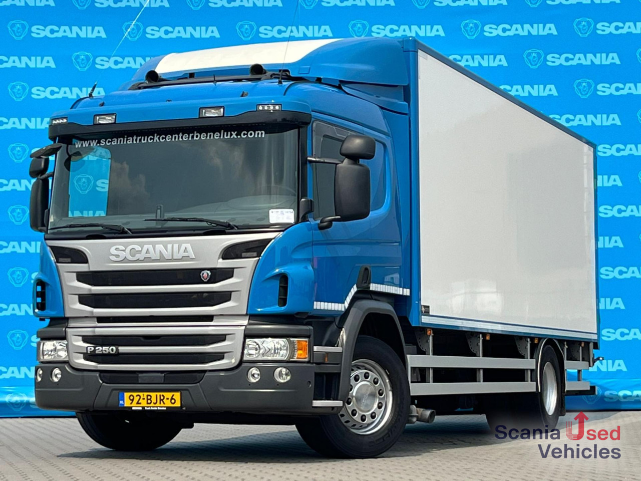 SCANIA P 250 DB4x2MNA AIRCO TAILLIFT 1.5T BOX 675X250X235 - Dobozos felépítményű teherautó: 1 kép. SCANIA P 250 DB4x2MNA AIRCO TAILLIFT 1.5T BOX 675X250X235 - Dobozos felépítményű teherautó: 1 kép.