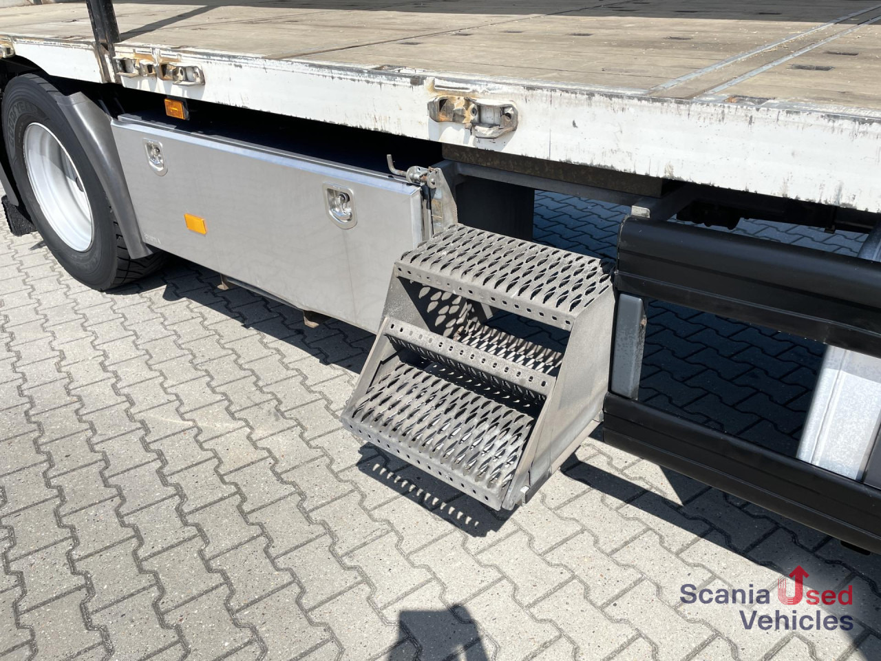 SCANIA P 250 DB4x2MNB SIDE DOORS FULL AIR 250X246X250CM - Dobozos felépítményű teherautó: 3 kép. SCANIA P 250 DB4x2MNB SIDE DOORS FULL AIR 250X246X250CM - Dobozos felépítményű teherautó: 3 kép.