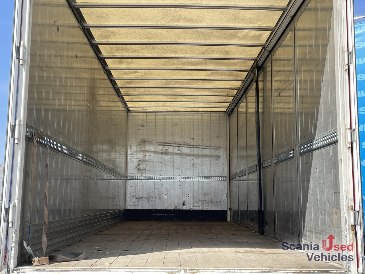 SCANIA P 250 DB4x2MNB SIDE DOORS FULL AIR 250X246X250CM - Dobozos felépítményű teherautó: 2 kép. SCANIA P 250 DB4x2MNB SIDE DOORS FULL AIR 250X246X250CM - Dobozos felépítményű teherautó: 2 kép.