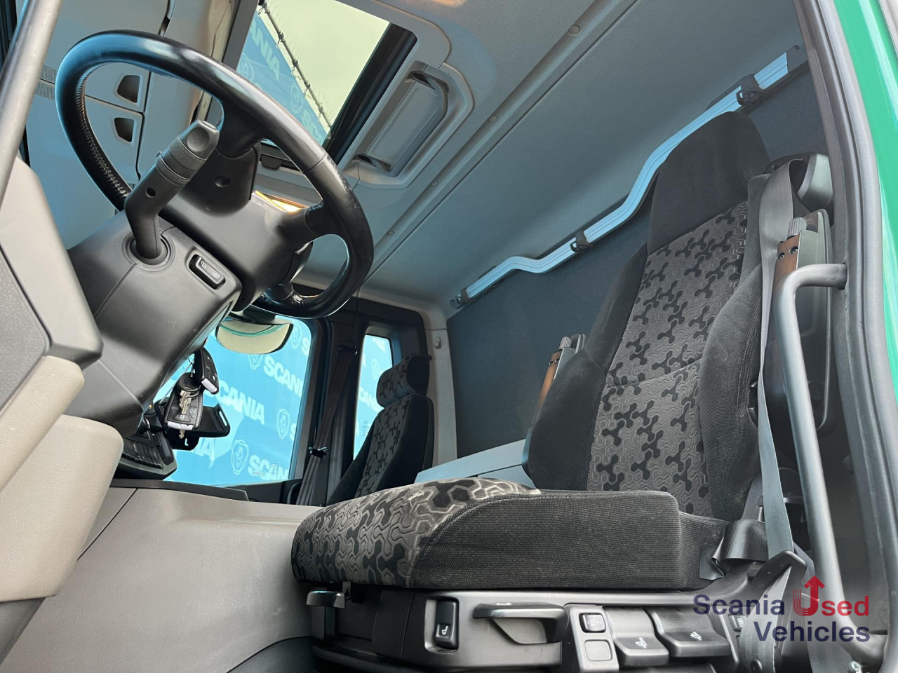 SCANIA P 320 B6x2*4NB RETARDER FULL AIR 8T 7.2x2.5x2.35M - Dobozos felépítményű teherautó: 2 kép. SCANIA P 320 B6x2*4NB RETARDER FULL AIR 8T 7.2x2.5x2.35M - Dobozos felépítményű teherautó: 2 kép.