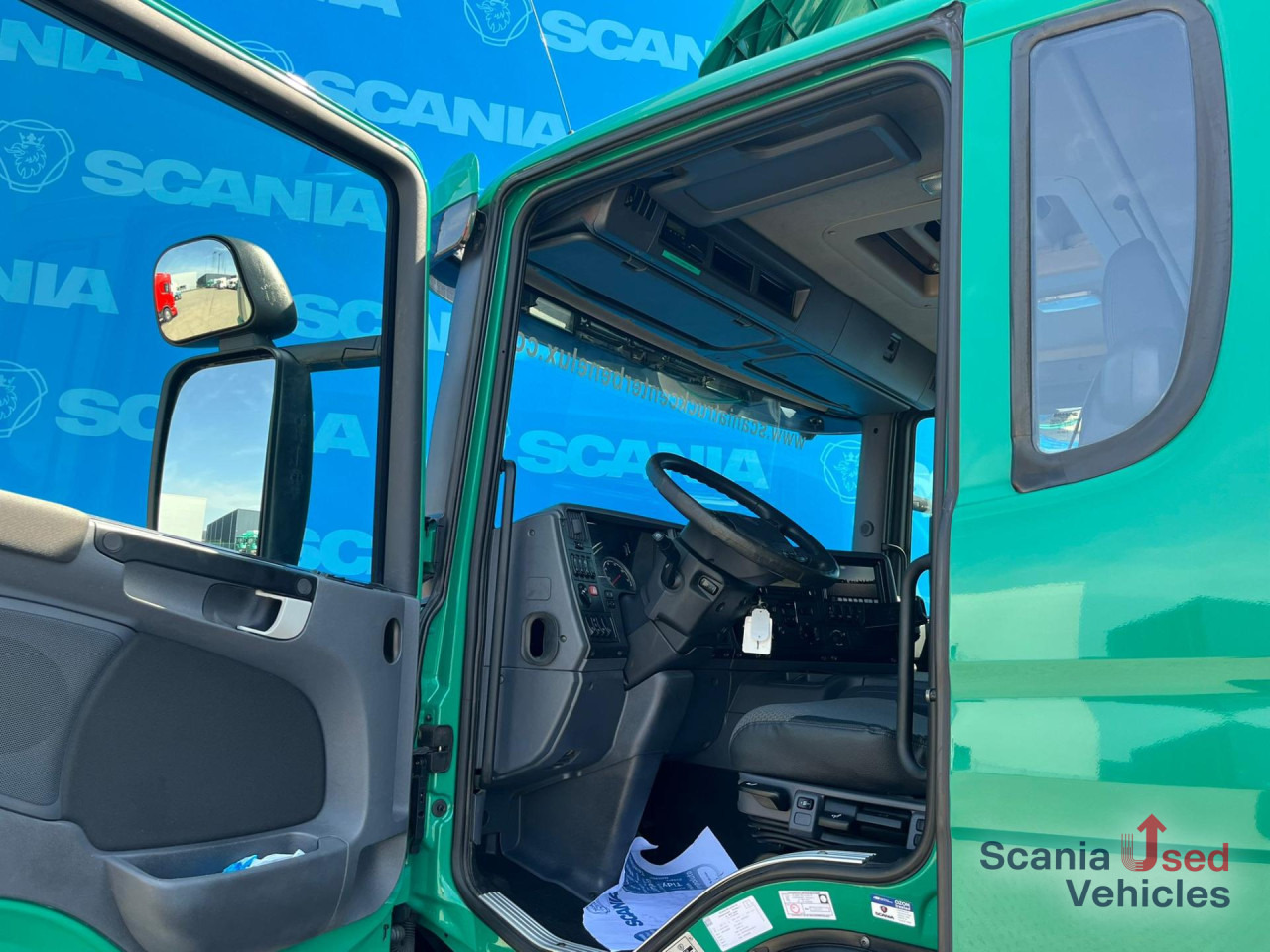 SCANIA P 320 DB6x2*4MNB RETARDER FULL AIR 8T TAIL LIFT 2T - Dobozos felépítményű teherautó: 3 kép. SCANIA P 320 DB6x2*4MNB RETARDER FULL AIR 8T TAIL LIFT 2T - Dobozos felépítményű teherautó: 3 kép.