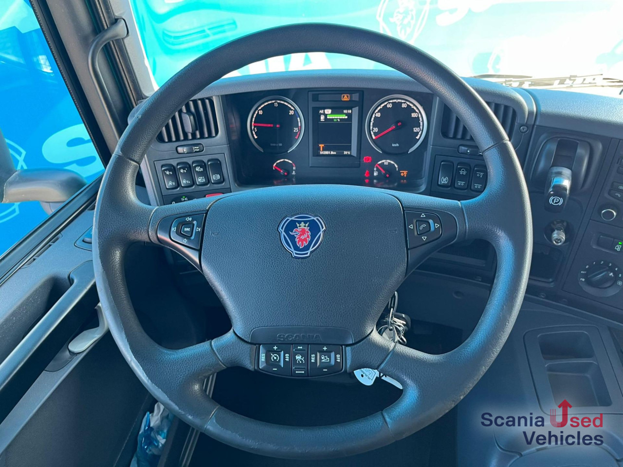 SCANIA P 320 DB6x2*4MNB RETARDER FULL AIR 8T TAIL LIFT 2T - Dobozos felépítményű teherautó: 5 kép. SCANIA P 320 DB6x2*4MNB RETARDER FULL AIR 8T TAIL LIFT 2T - Dobozos felépítményű teherautó: 5 kép.