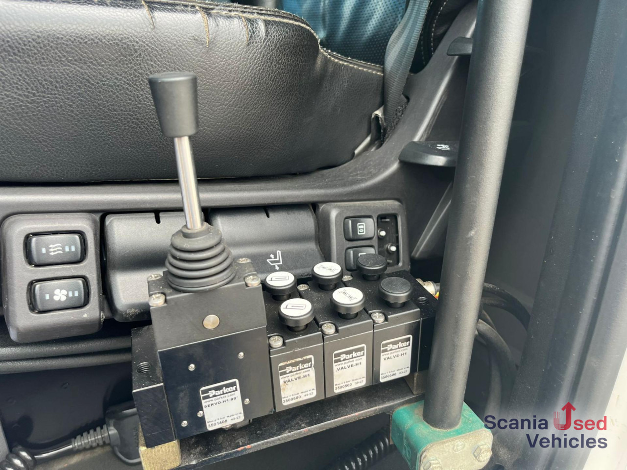SCANIA R 500 B6x2NB HOOKLIFT 20T RETARDER FULL-AIR 9T - Alvaz teherautó: 3 kép. SCANIA R 500 B6x2NB HOOKLIFT 20T RETARDER FULL-AIR 9T - Alvaz teherautó: 3 kép.