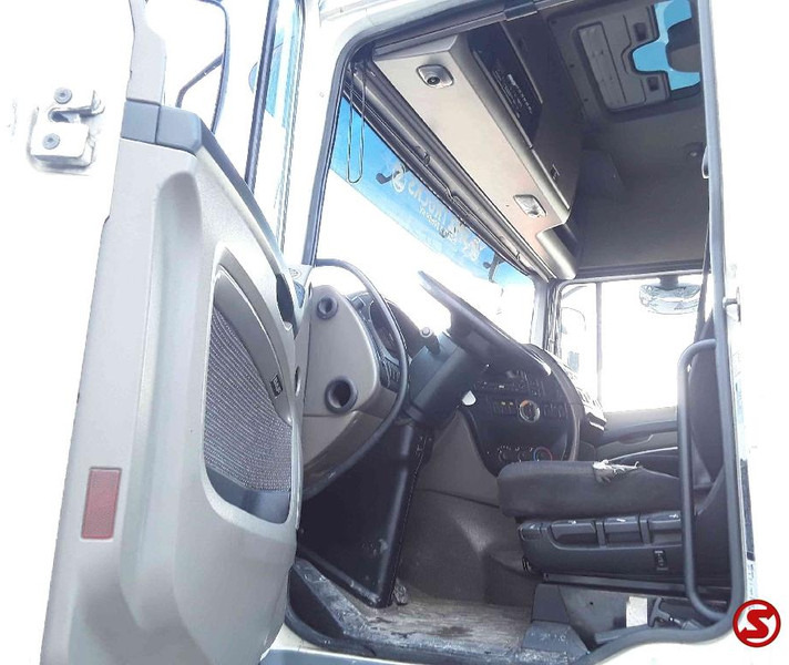 DAF 105 XF 460 6x2 - Platós teherautó: 5 kép. DAF 105 XF 460 6x2 - Platós teherautó: 5 kép.