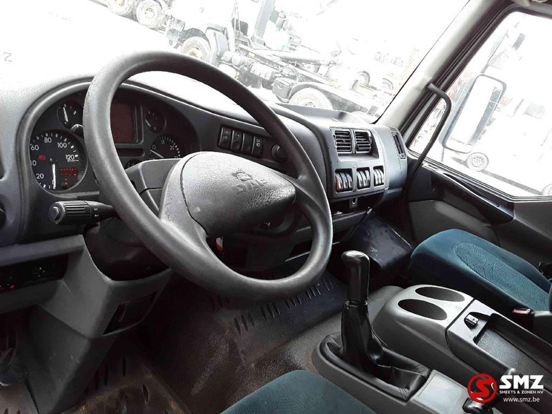 Dobozos felépítményű teherautó DAF 55 220: 8 kép.