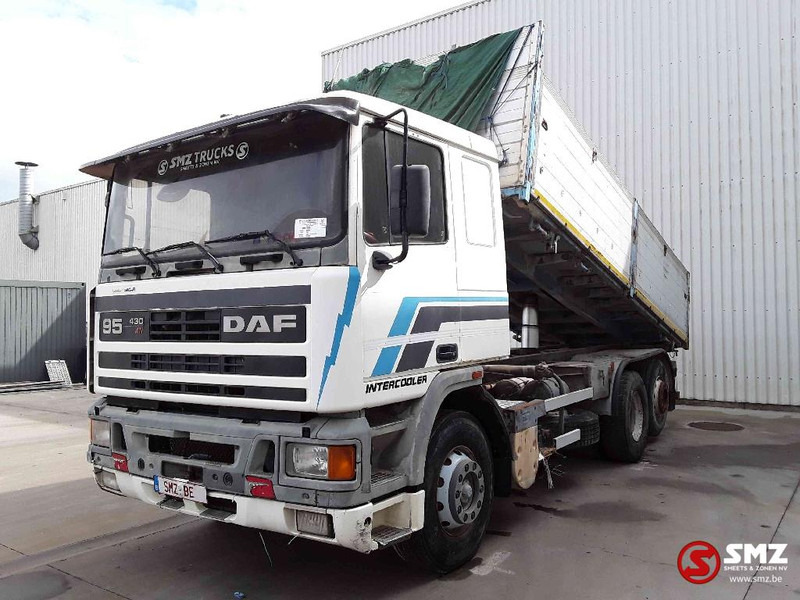DAF 95 430 lames steel - Billenőplatós teherautó: 3 kép. DAF 95 430 lames steel - Billenőplatós teherautó: 3 kép.