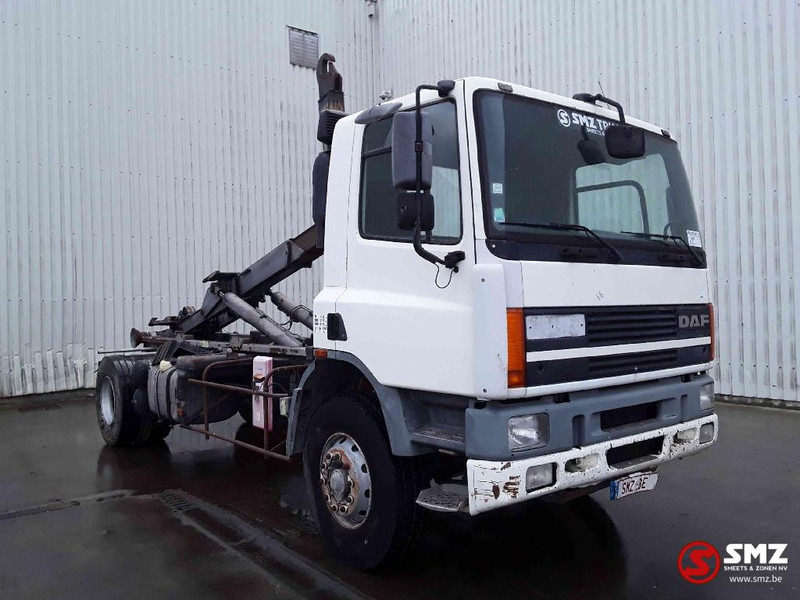 DAF CF 320 lames steel - Cserefelépítményes teherautó: 1 kép. DAF CF 320 lames steel - Cserefelépítményes teherautó: 1 kép.