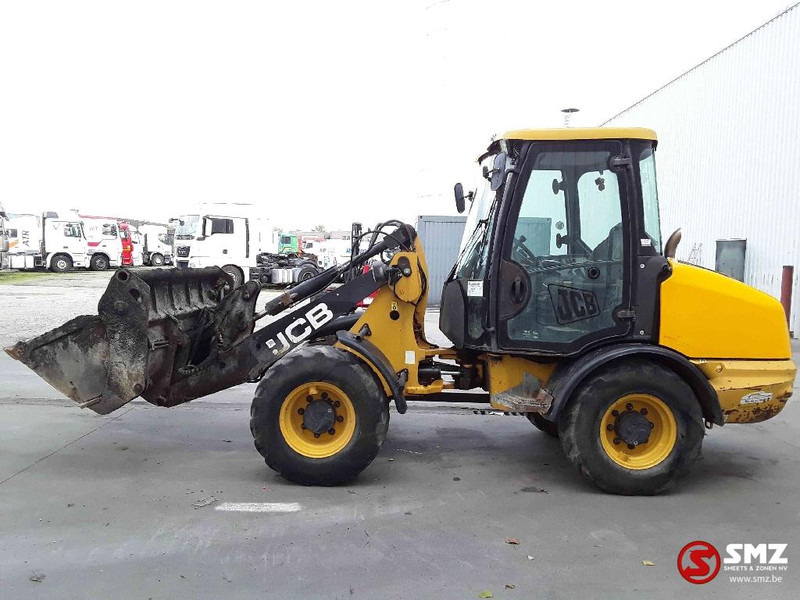 JCB 406 3892 h - Gumikerekes homlokrakodó: 5 kép. JCB 406 3892 h - Gumikerekes homlokrakodó: 5 kép.