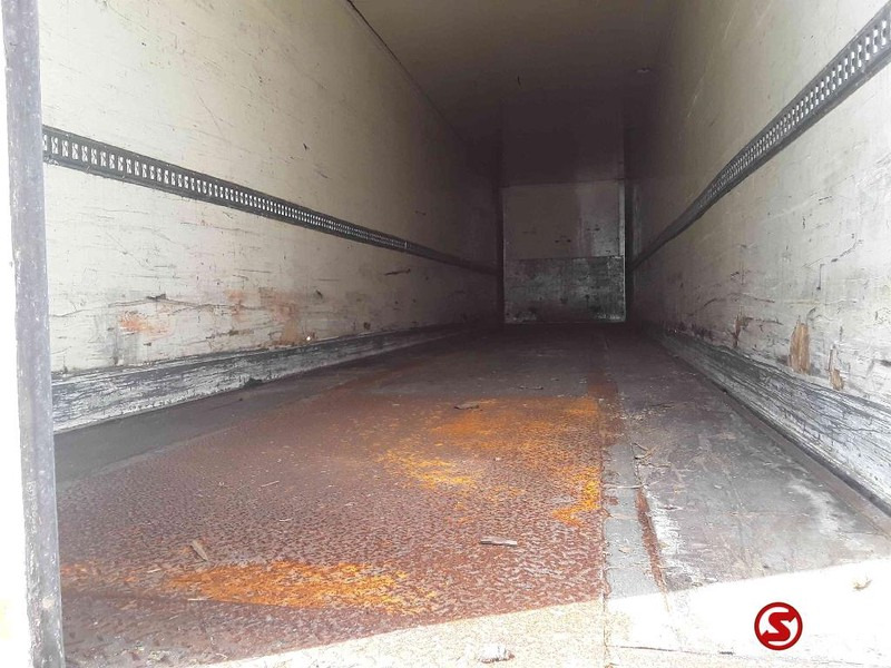 Félpótkocsi dobozos Kögel Oplegger: 9 kép.