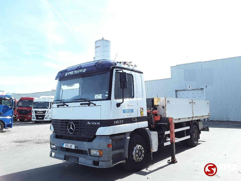Mercedes-Benz Actros 1831 165000km lames - Platós teherautó: 3 kép. Mercedes-Benz Actros 1831 165000km lames - Platós teherautó: 3 kép.