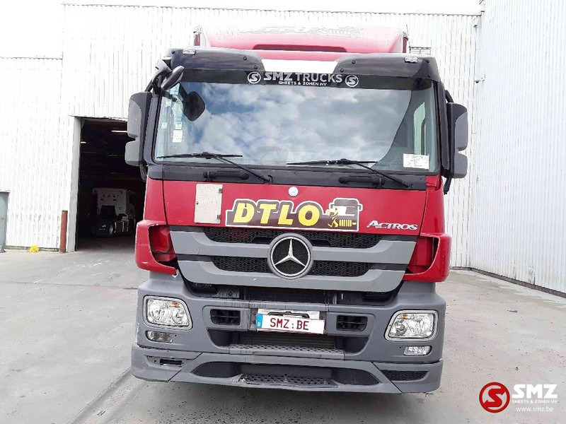 Mercedes-Benz Actros 1836 - Dobozos felépítményű teherautó: 2 kép. Mercedes-Benz Actros 1836 - Dobozos felépítményű teherautó: 2 kép.