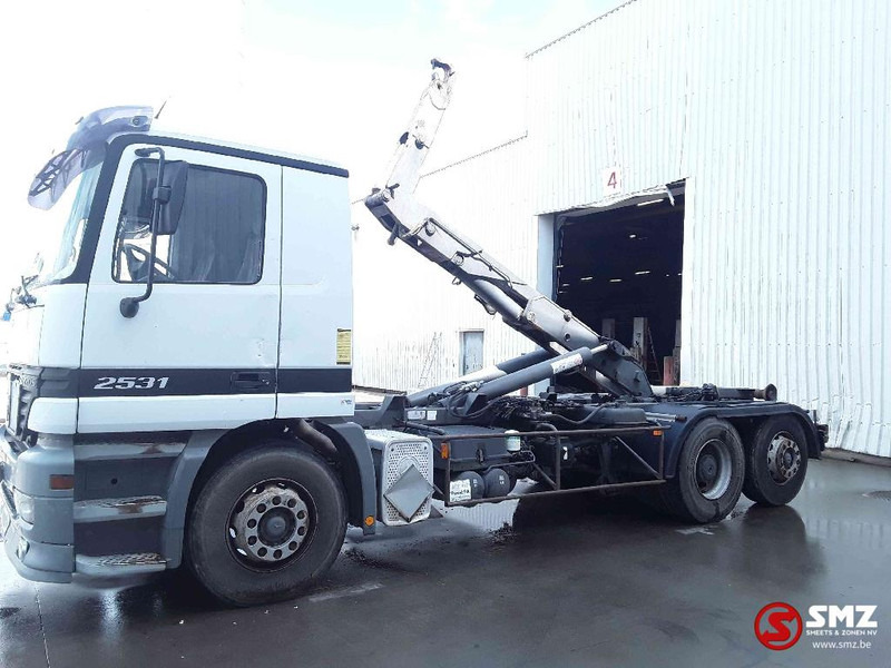 Mercedes-Benz Actros 2531 francais - Cserefelépítményes teherautó: 5 kép. Mercedes-Benz Actros 2531 francais - Cserefelépítményes teherautó: 5 kép.
