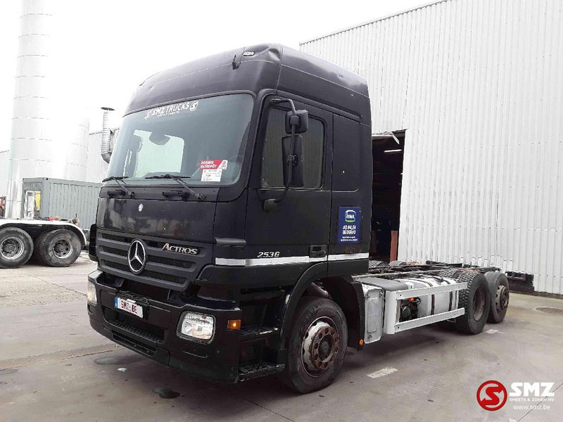 Mercedes-Benz Actros 2536 - Alvaz teherautó: 3 kép. Mercedes-Benz Actros 2536 - Alvaz teherautó: 3 kép.