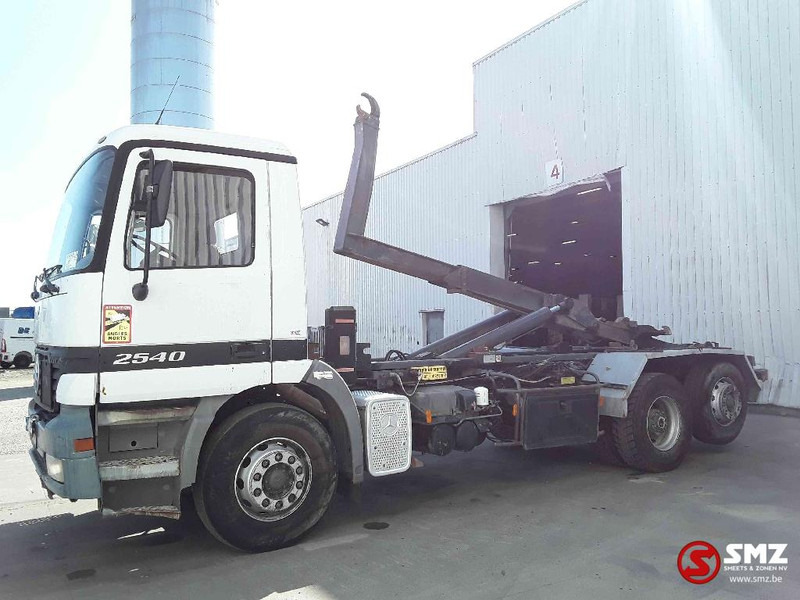 Mercedes-Benz Actros 2540 6x2 francais - Cserefelépítményes teherautó: 5 kép. Mercedes-Benz Actros 2540 6x2 francais - Cserefelépítményes teherautó: 5 kép.