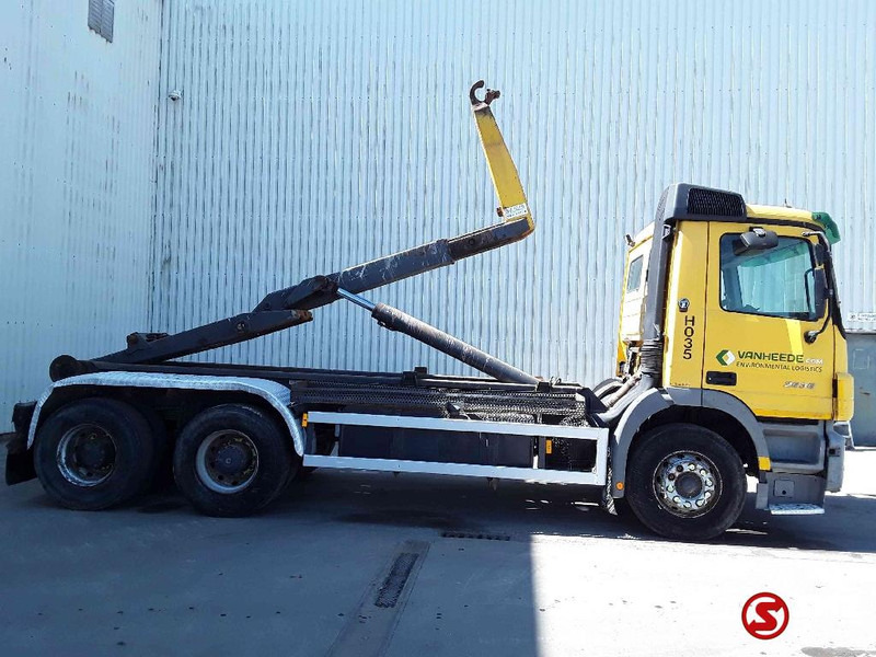 Mercedes-Benz Actros 2636 - Cserefelépítményes teherautó: 4 kép. Mercedes-Benz Actros 2636 - Cserefelépítményes teherautó: 4 kép.