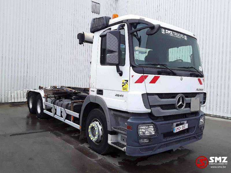 Mercedes-Benz Actros 2641 6x4 - Cserefelépítményes teherautó: 1 kép. Mercedes-Benz Actros 2641 6x4 - Cserefelépítményes teherautó: 1 kép.