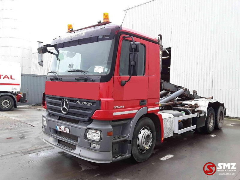 Mercedes-Benz Actros 2644 6x4 lames zps - Cserefelépítményes teherautó: 3 kép. Mercedes-Benz Actros 2644 6x4 lames zps - Cserefelépítményes teherautó: 3 kép.